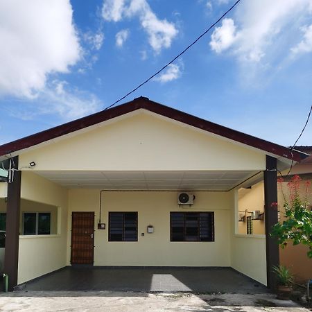 Homestay Che Wan Kuantan Exteriör bild